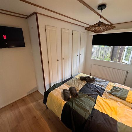 Ruim En Luxe Chalet Privetuin - Park 'De Ijsvogel' Lägenhet Voorthuizen Exteriör bild
