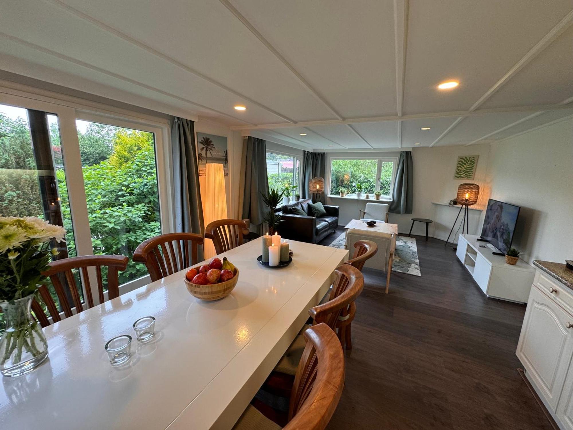 Ruim En Luxe Chalet Privetuin - Park 'De Ijsvogel' Lägenhet Voorthuizen Exteriör bild
