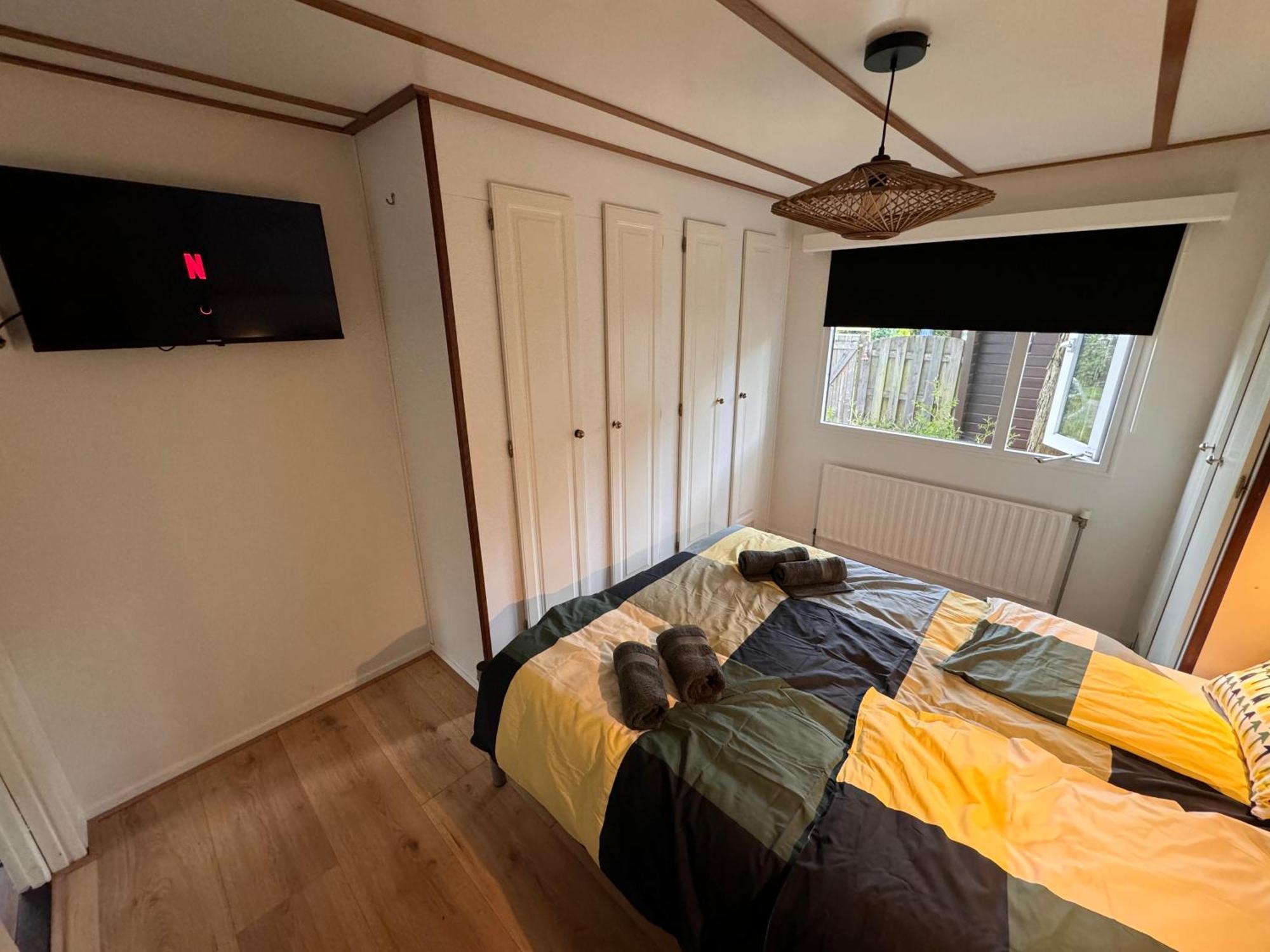 Ruim En Luxe Chalet Privetuin - Park 'De Ijsvogel' Lägenhet Voorthuizen Exteriör bild