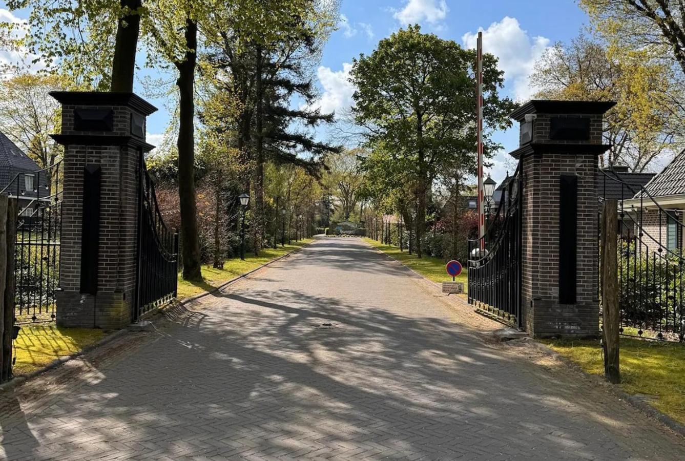 Ruim En Luxe Chalet Privetuin - Park 'De Ijsvogel' Lägenhet Voorthuizen Exteriör bild