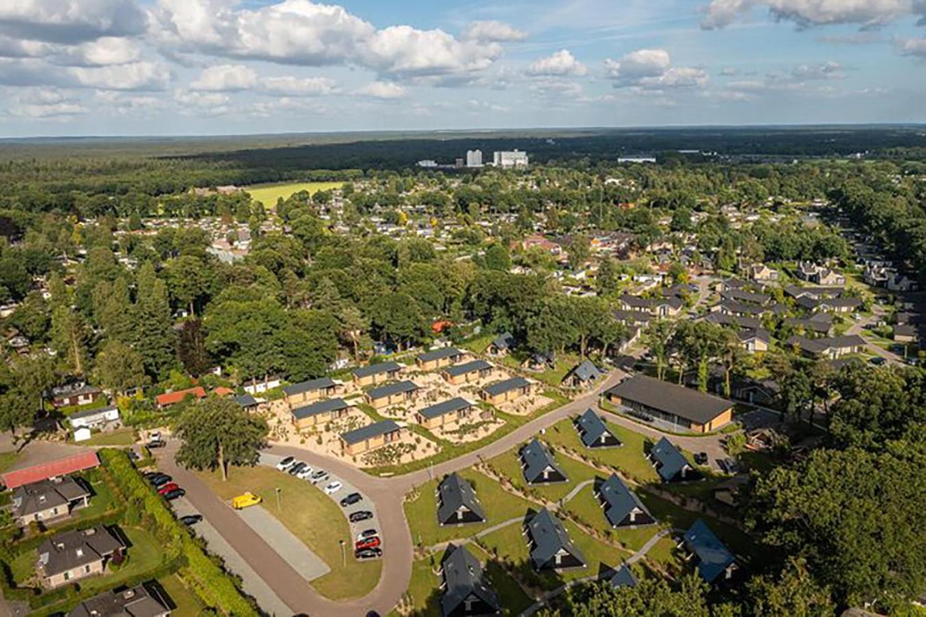 Ruim En Luxe Chalet Privetuin - Park 'De Ijsvogel' Lägenhet Voorthuizen Exteriör bild